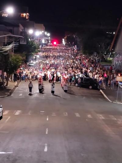 Procissão reúne milhares de fiéis em Laranjeiras do Sul e emociona comunidade na Sexta-feira Santa